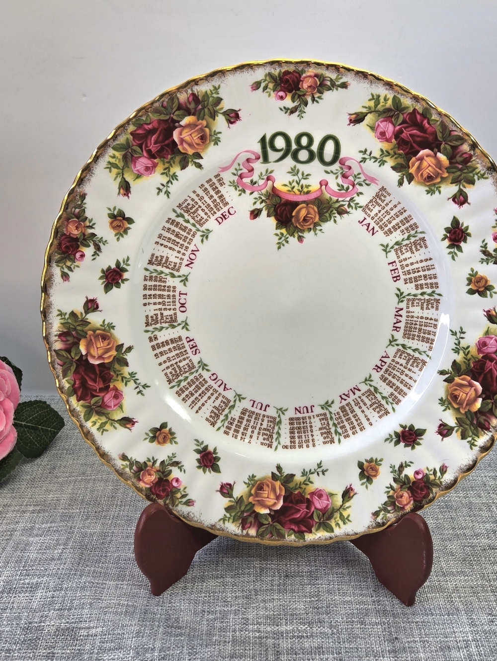 ROYAL ALBERT Old Country Roses‎ Calendar 1980 Wall Plate 26cm First Edition